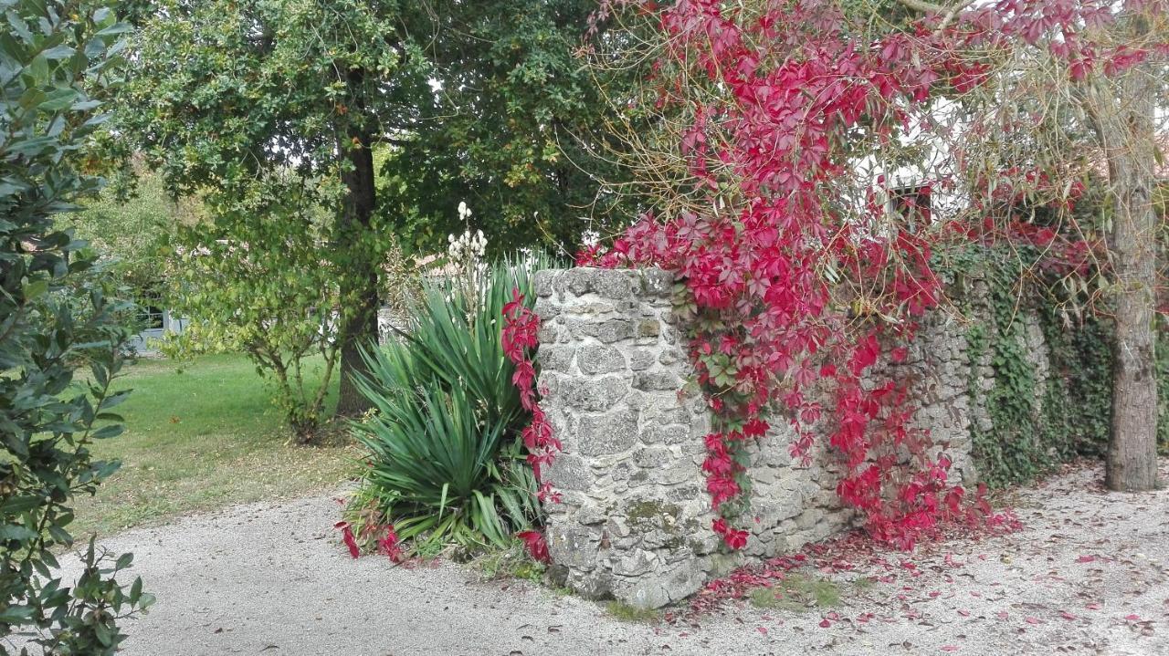 Au Logis De La Mongie Bed & Breakfast Soullans Exterior foto