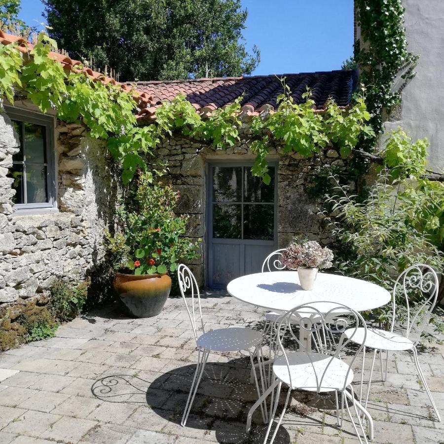 Au Logis De La Mongie Bed & Breakfast Soullans Exterior foto