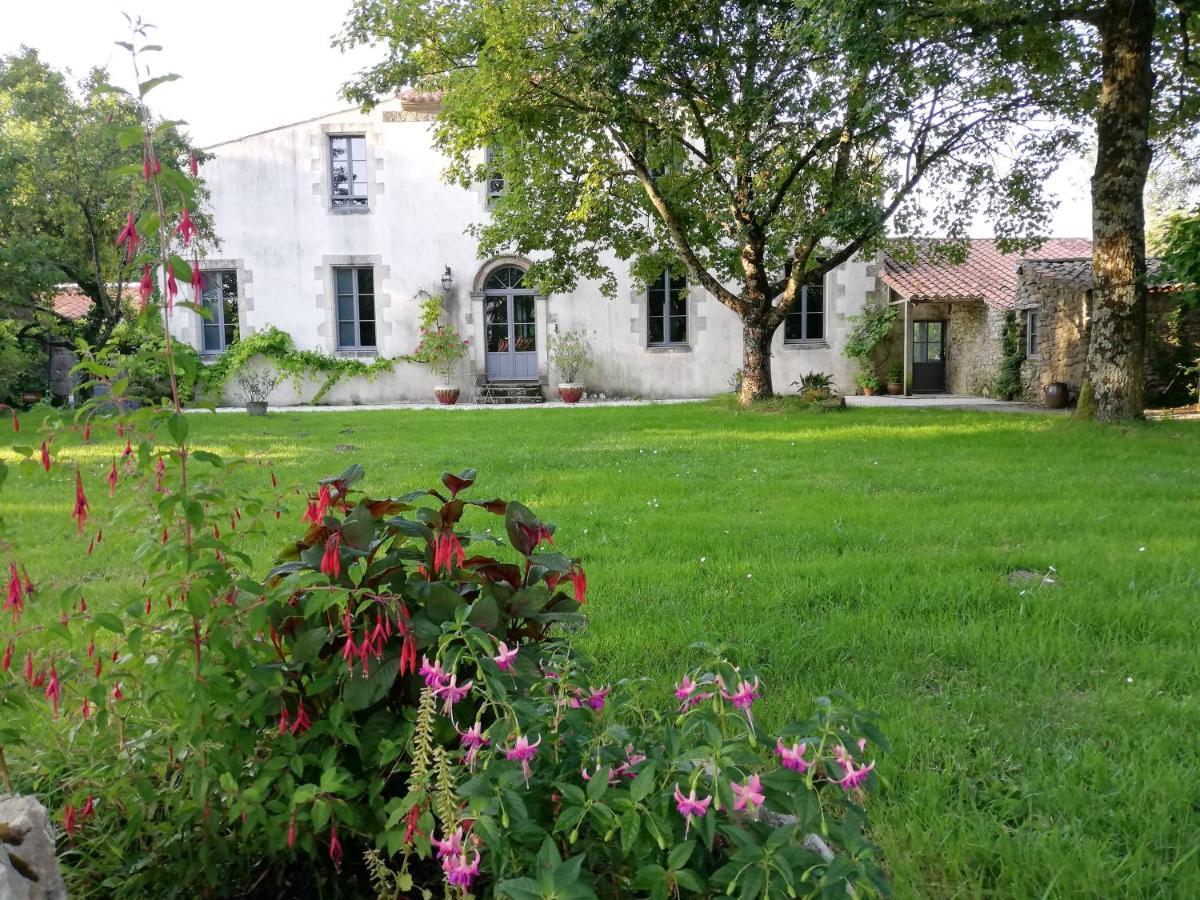 Au Logis De La Mongie Bed & Breakfast Soullans Exterior foto