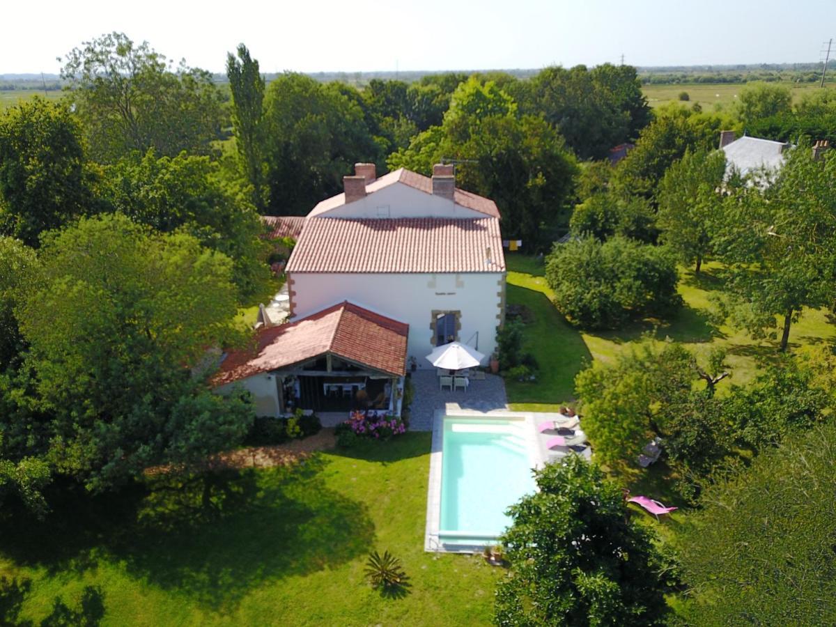 Au Logis De La Mongie Bed & Breakfast Soullans Exterior foto