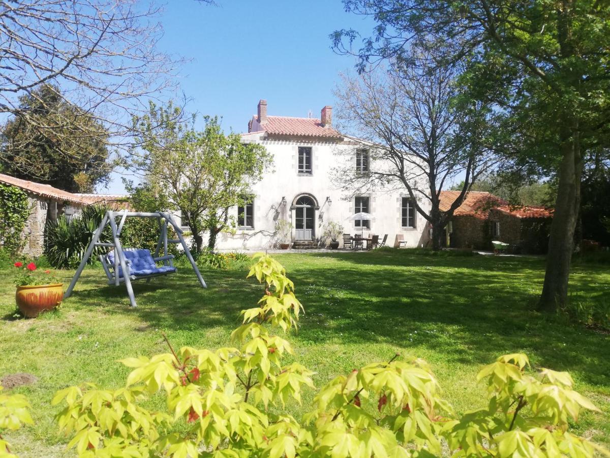 Au Logis De La Mongie Bed & Breakfast Soullans Exterior foto