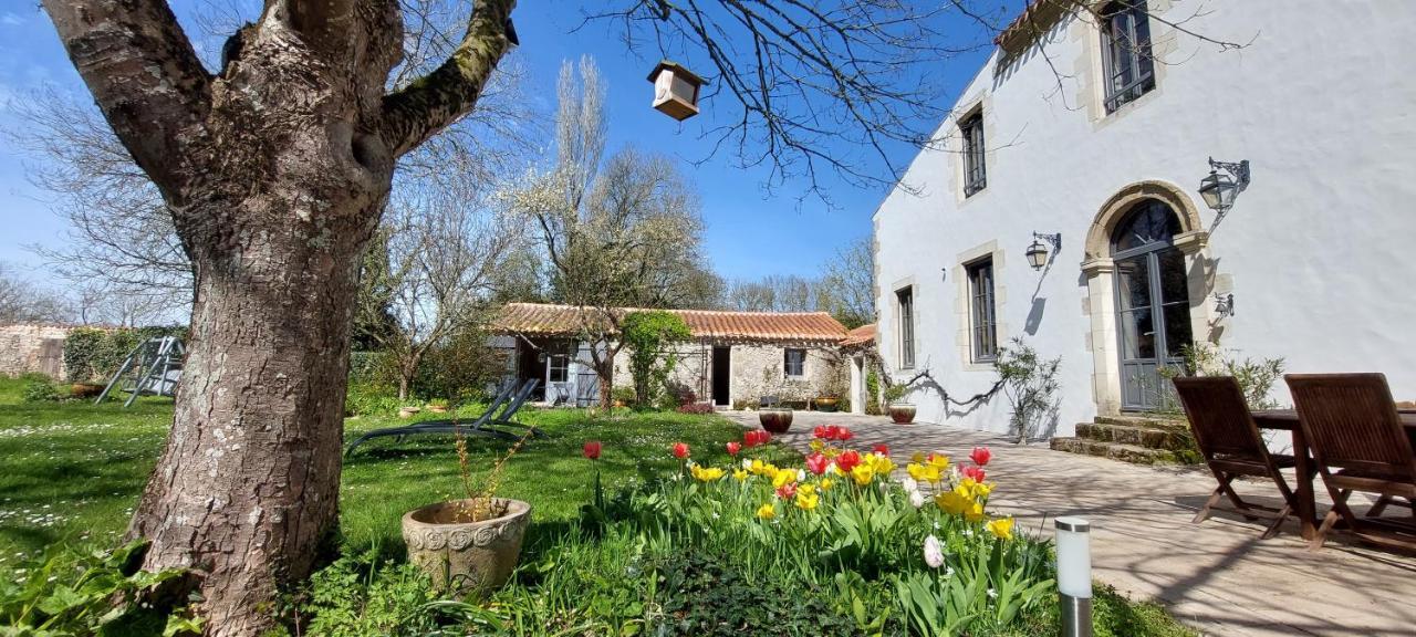 Au Logis De La Mongie Bed & Breakfast Soullans Exterior foto