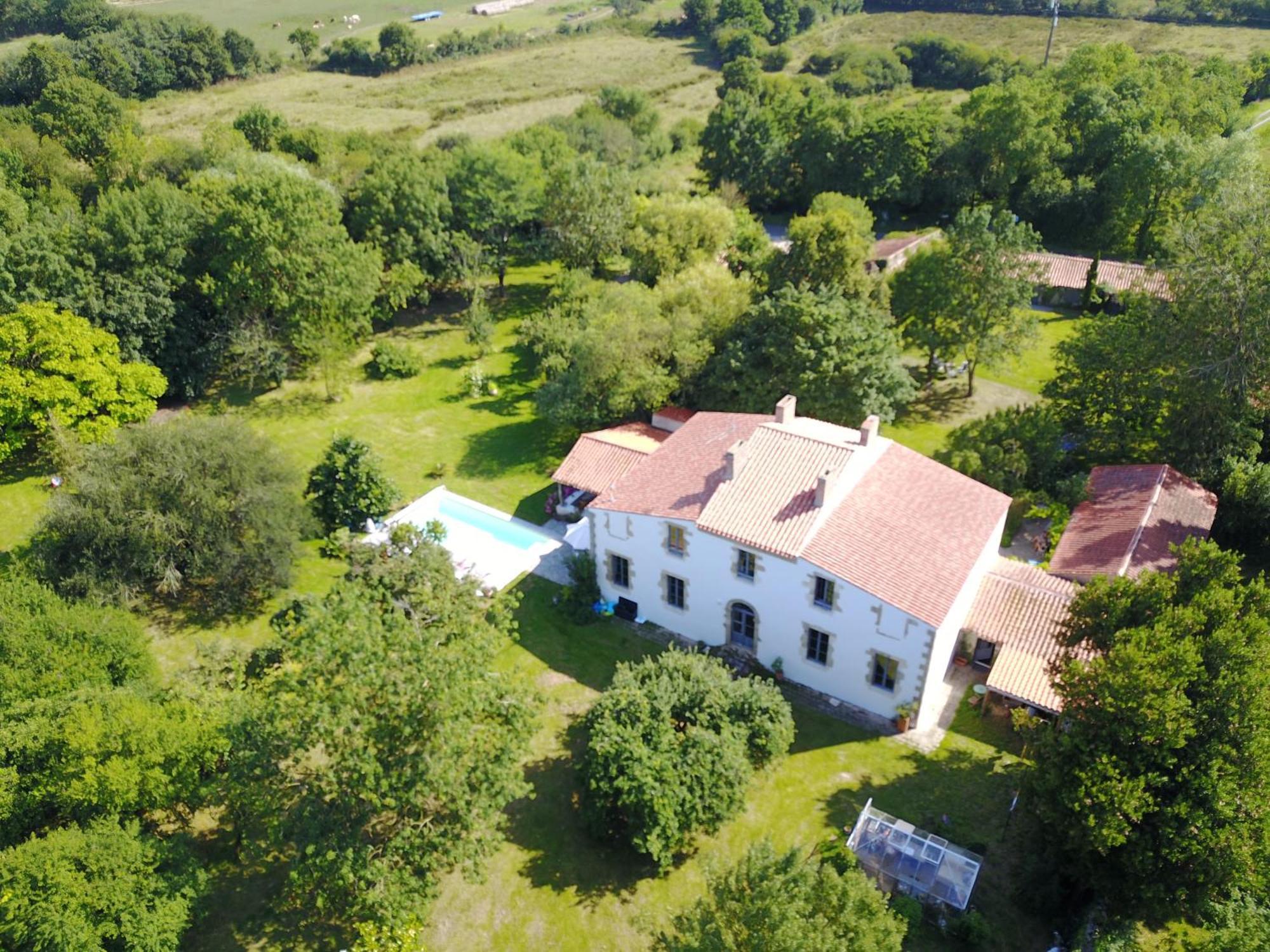 Au Logis De La Mongie Bed & Breakfast Soullans Exterior foto